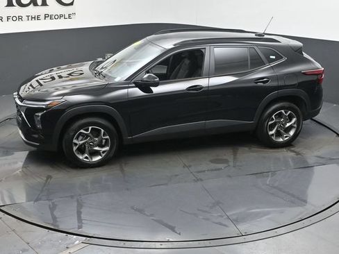 Used 2025 Chevrolet Trax LT FWD image 58