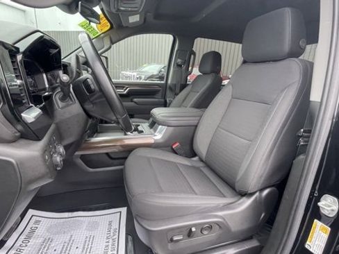 Used 2024 Chevrolet Silverado 2500 LT w/ Convenience Package image 11