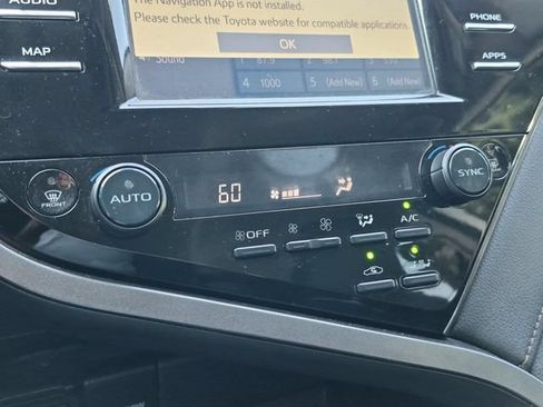 Used 2019 Toyota Camry LE FWD image 21
