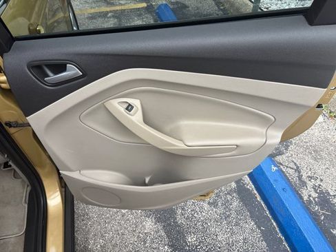 Used 2015 Ford Escape SE FWD image 57