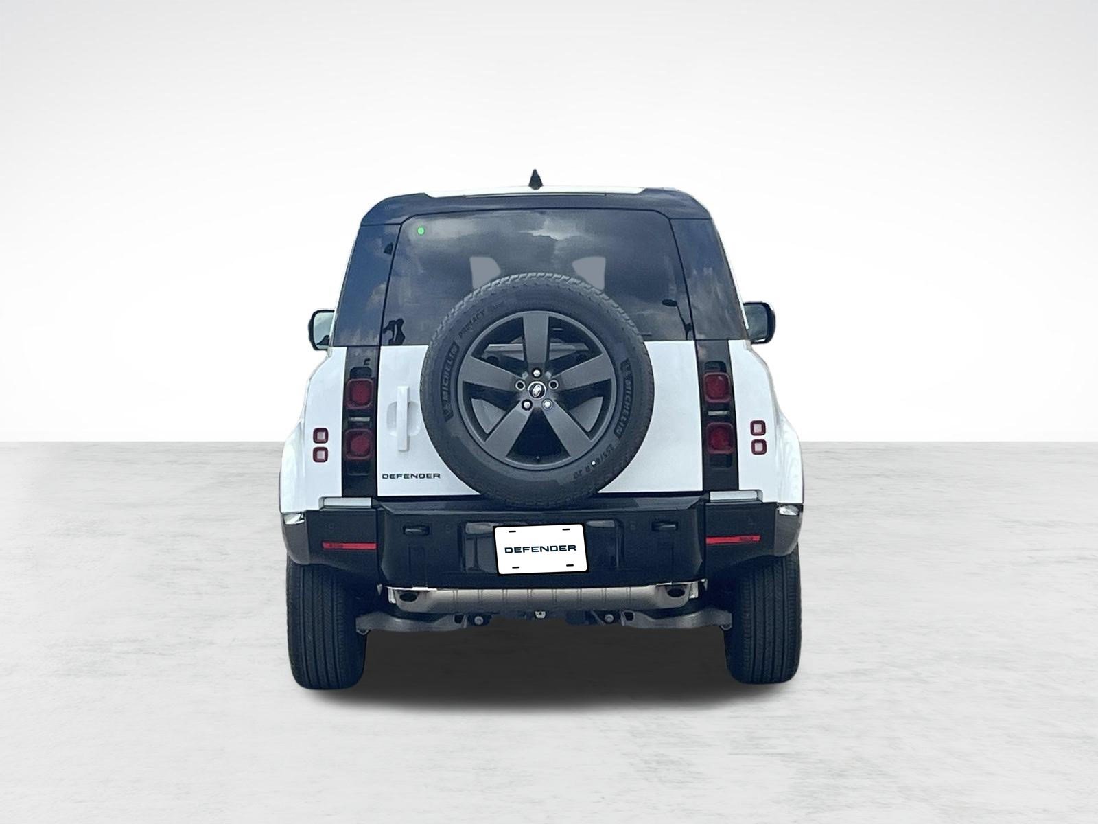 Used 2025 Land Rover Defender 90 X-Dynamic SE AWD/4WD image 9