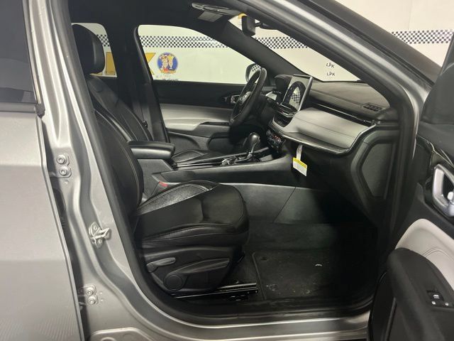 Used 2023 Jeep Compass Limited AWD/4WD image 13