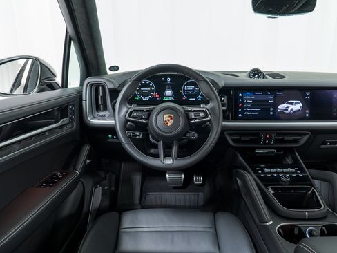Certified 2024 Porsche Cayenne Turbo image 24