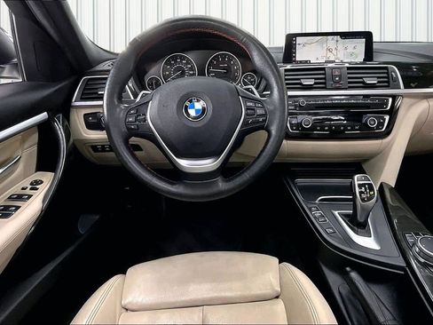 Used 2018 BMW 330i xDrive Sedan w/ Premium Package image 8