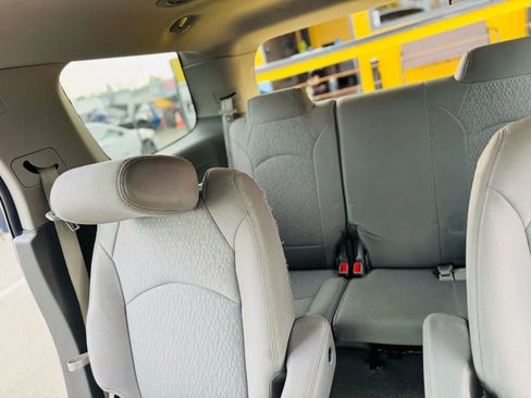 Used 2015 GMC Acadia SLE image 14