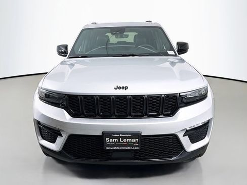New 2025 Jeep Grand Cherokee Limited w/ Black Appearance Package AWD/4WD image 2