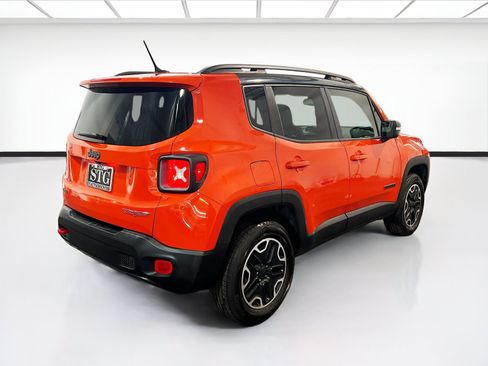 Used 2016 Jeep Renegade Trailhawk w/ Premium Trailhawk Package AWD/4WD image 4