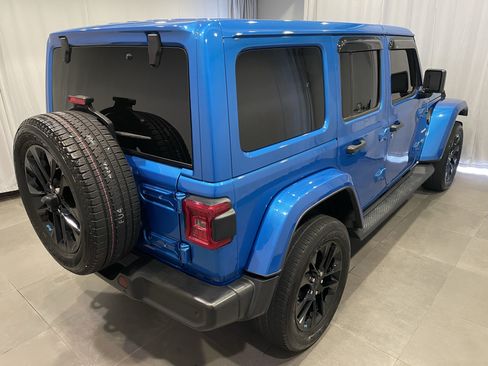 Used 2022 Jeep Wrangler Unlimited Sahara w/ Cold Weather Group AWD/4WD image 6