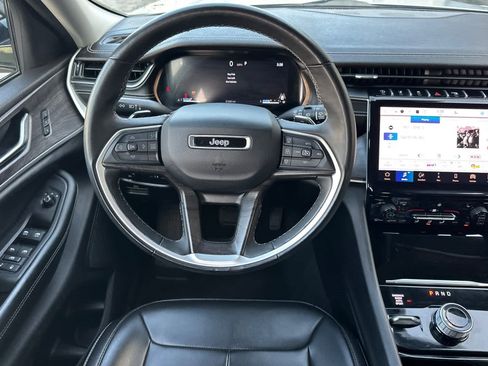 Used 2023 Jeep Grand Cherokee Limited image 14
