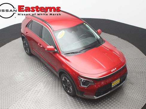 Used 2023 Kia Niro Wind w/ Wind Preserve Package FWD image 3