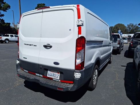 Used 2018 Ford Transit 250 130 Low Roof w/ Exterior Upgrade Package RWD image 13