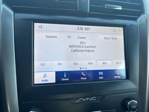 Used 2020 Ford Fusion SEL image 31