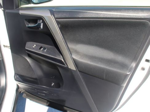 Used 2014 Toyota RAV4 XLE FWD image 17