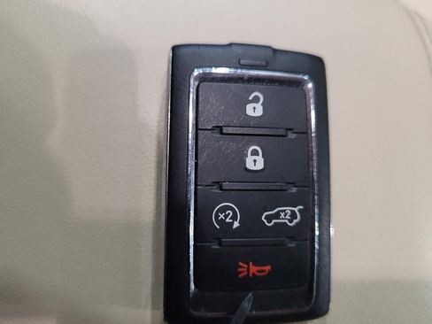 Used 2021 Jeep Grand Cherokee L Limited AWD/4WD image 32