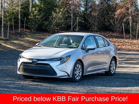 Used 2024 Toyota Corolla LE image 1