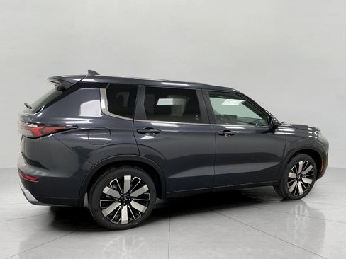 New 2026 Mitsubishi Outlander SE image 2