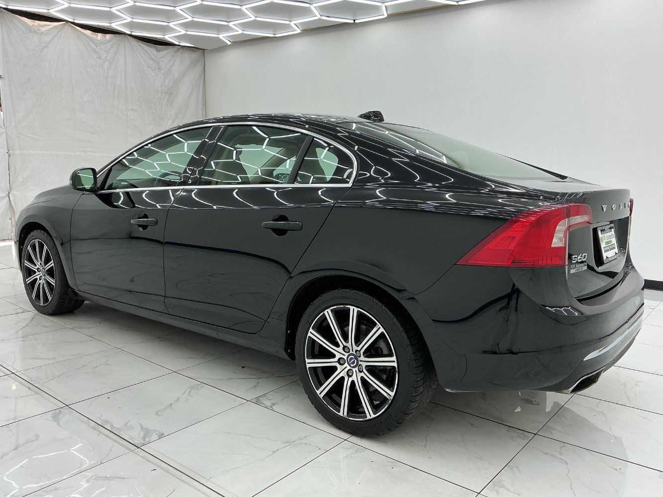 Used 2017 Volvo S60 T5 Inscription Platinum w/ Climate Package AWD/4WD image 12
