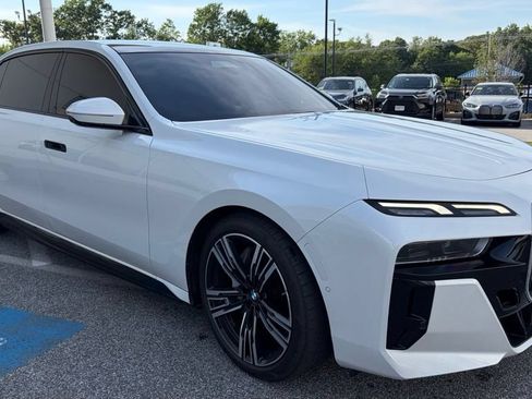 Used 2023 BMW i7 xDrive60 AWD/4WD image 4