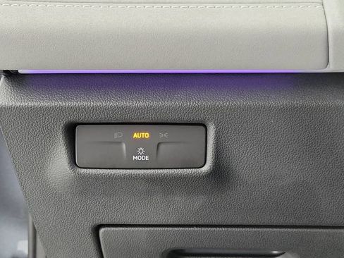 Used 2026 Volkswagen Tiguan SE R-Line FWD image 32
