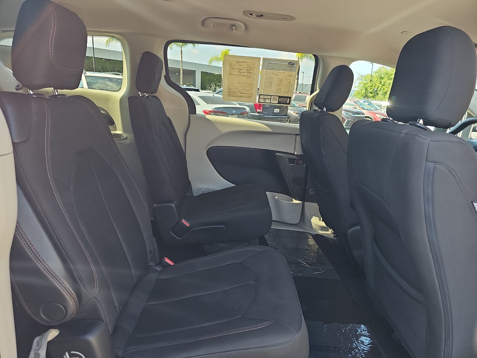 Used 2019 Chrysler Pacifica LX w/ Tire & Wheel Group FWD image 11