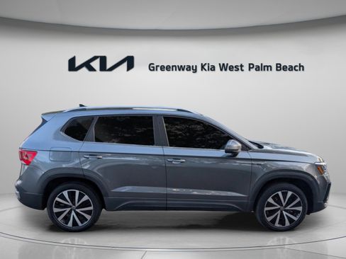 Used 2022 Volkswagen Taos SE image 9