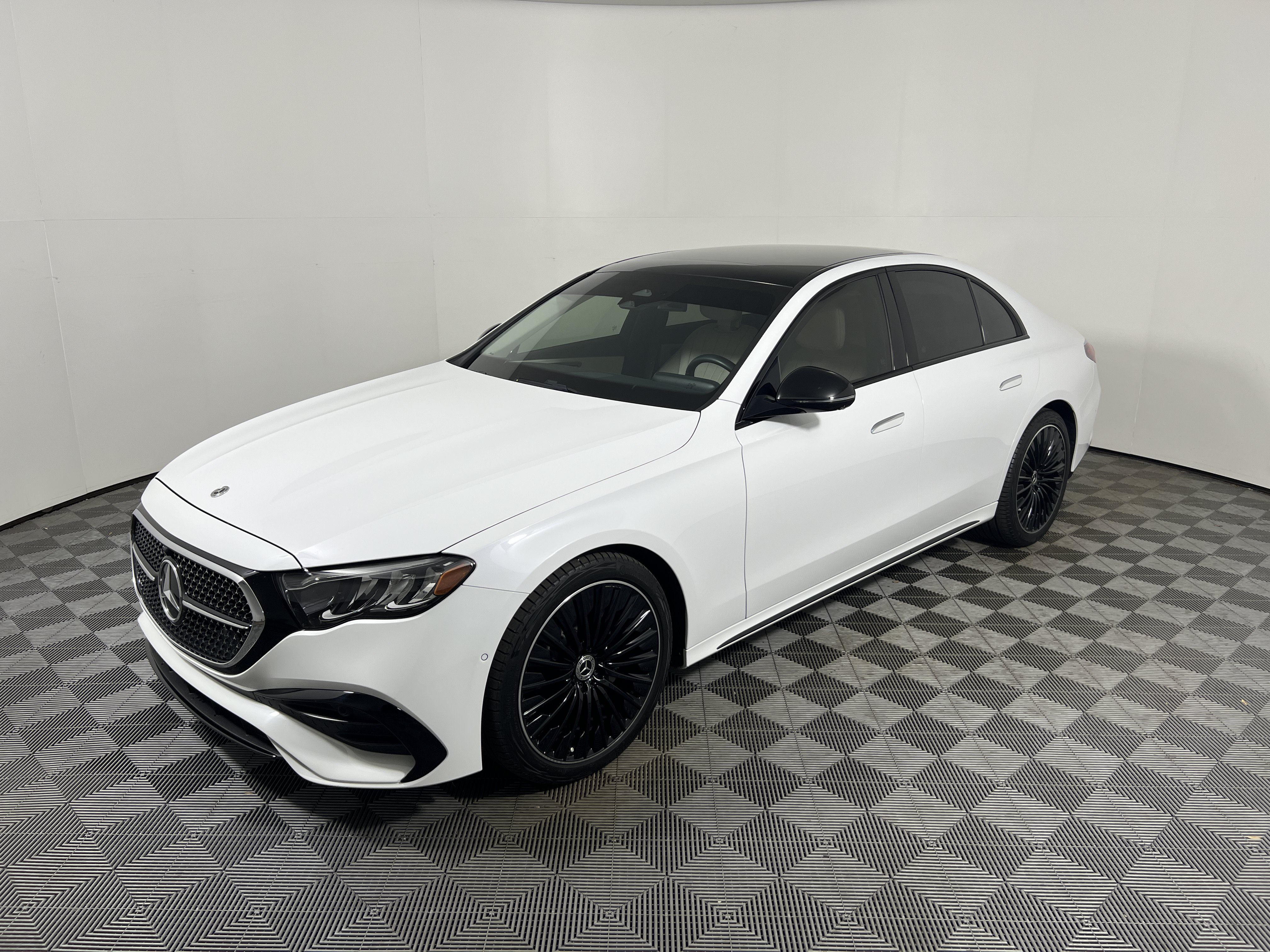 Used 2024 Mercedes-Benz E 350 4MATIC Sedan image 9