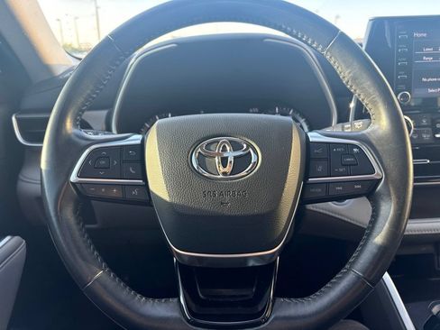 Used 2020 Toyota Highlander XLE AWD/4WD image 14