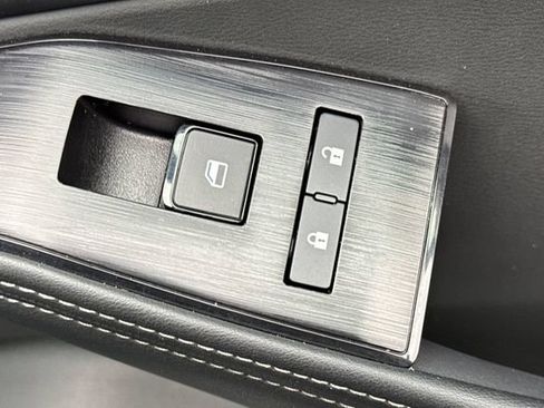 Used 2025 Nissan Rogue SV FWD image 22