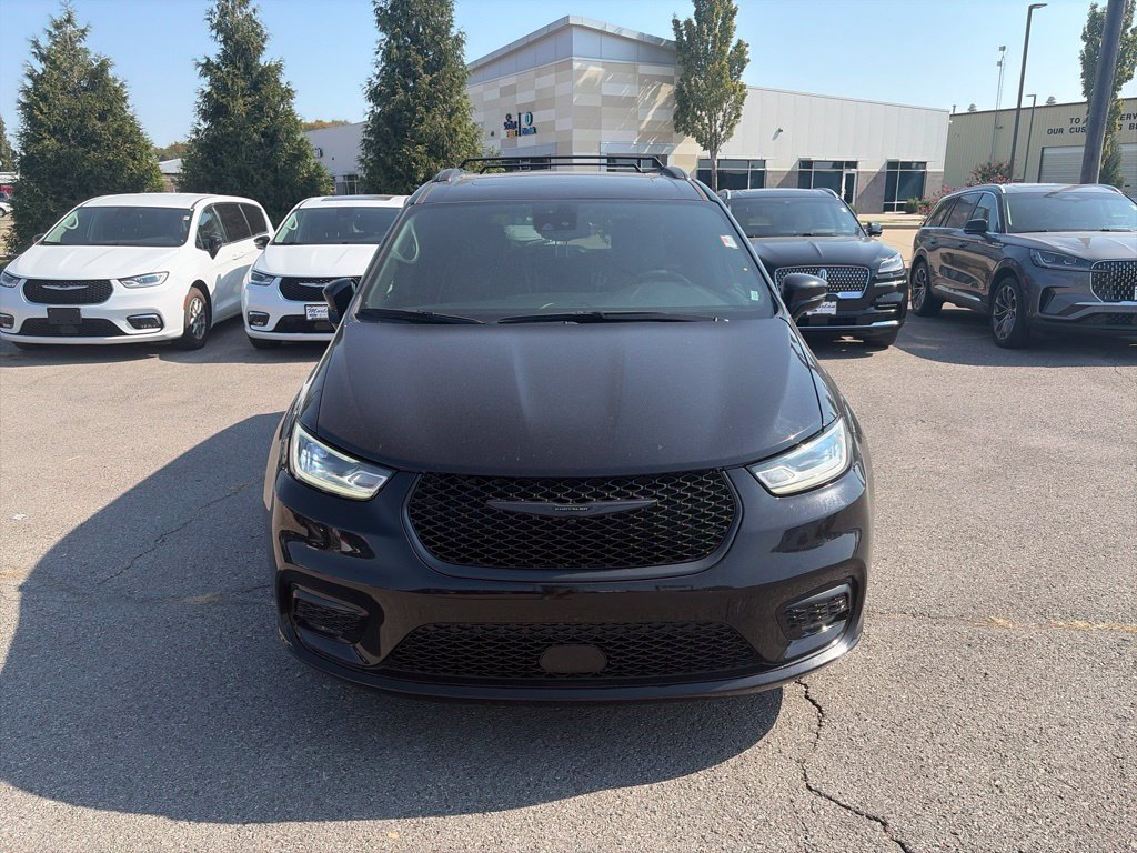Used 2025 Chrysler Pacifica Limited FWD image 9