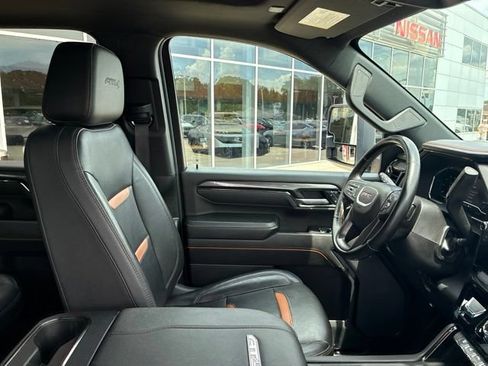 Used 2025 GMC Sierra 2500 AT4 w/ AT4 Premium Plus Package AWD/4WD image 10