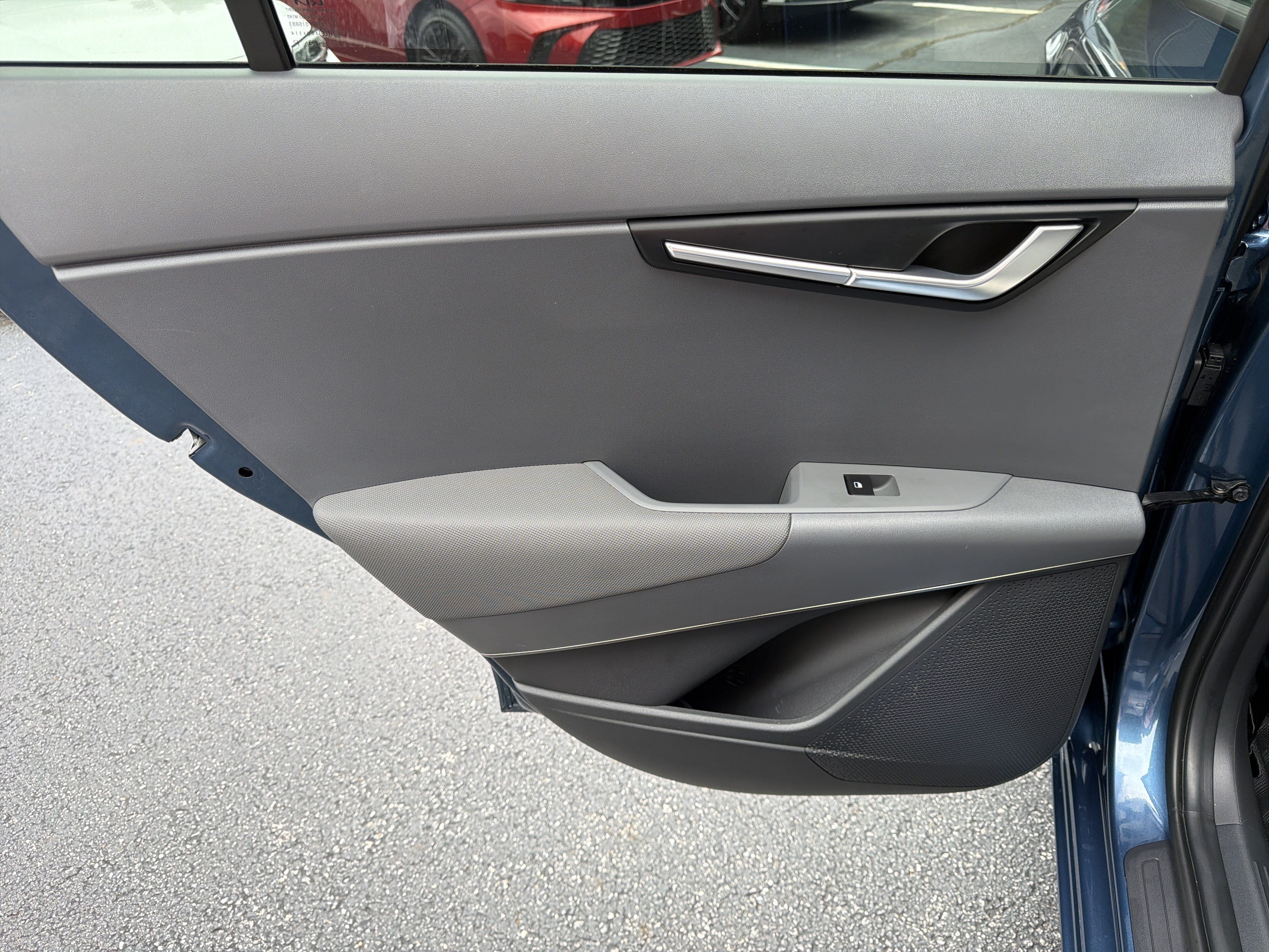 Used 2025 Kia Niro EX FWD image 21