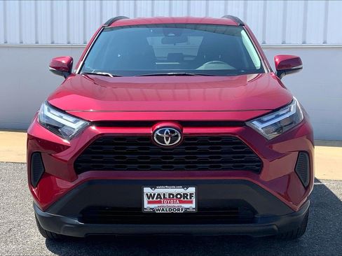 Used 2025 Toyota RAV4 XLE AWD/4WD image 3