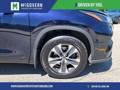 Used 2023 Toyota Highlander XLE AWD/4WD image 12