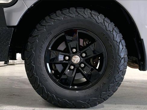 Used 2019 RAM 1500 Tradesman w/ Chrome Appearance Group image 8