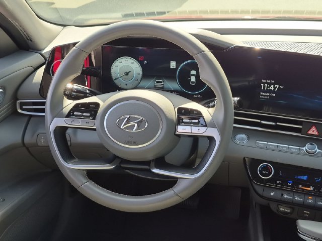 Used 2023 Hyundai Elantra SEL w/ Convenience Package FWD image 11