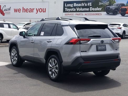 Used 2023 Toyota RAV4 XLE Premium image 6