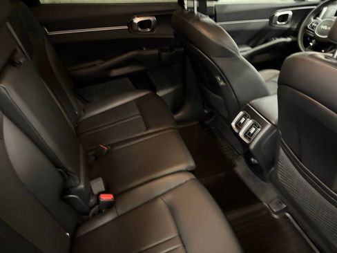 Used 2025 Kia Sorento S FWD image 19