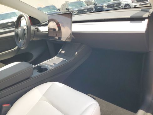 Used 2024 Tesla Model Y Long Range RWD image 12
