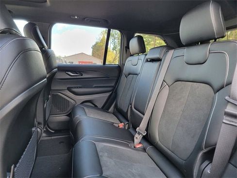 New 2025 Jeep Grand Cherokee Altitude image 20