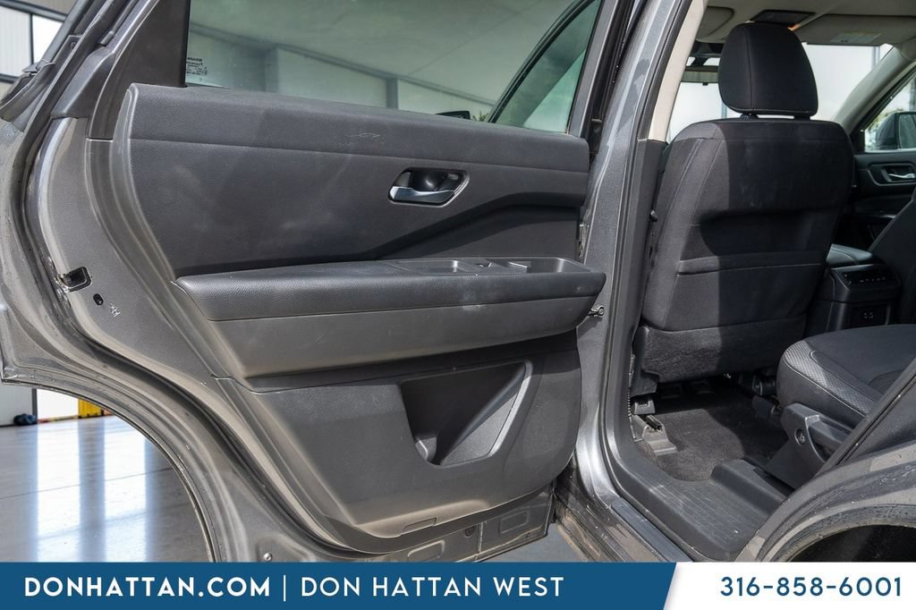 Used 2022 Nissan Pathfinder SV FWD image 17