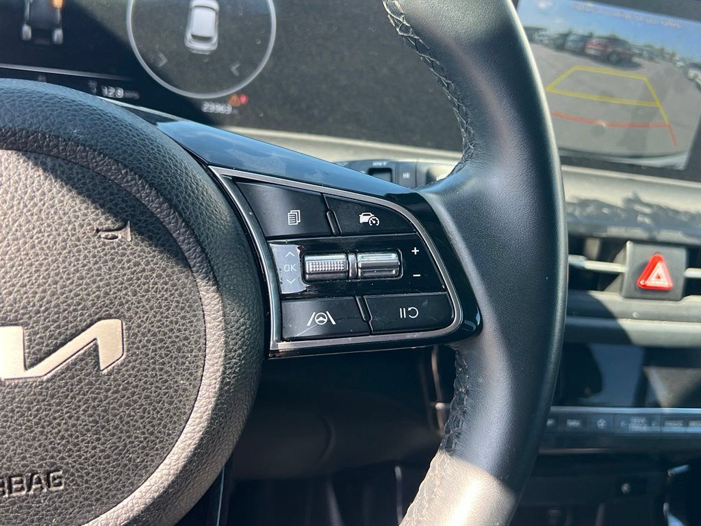 Certified 2025 Kia Seltos EX AWD/4WD image 18