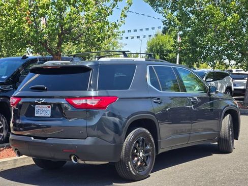 Used 2018 Chevrolet Traverse LT w/ LPO, Blackout Package AWD/4WD image 4