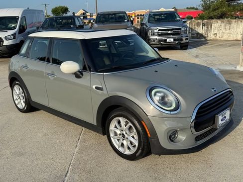 Used 2021 MINI Cooper 4-Door Hardtop FWD image 6