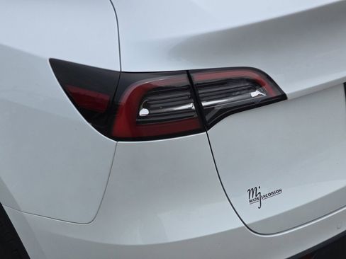 Used 2021 Tesla Model Y Long Range image 38