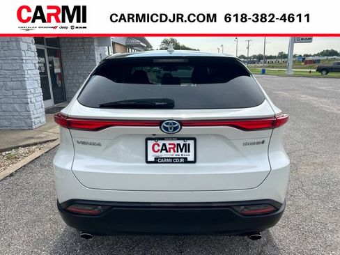 Used 2022 Toyota Venza LE AWD/4WD image 5