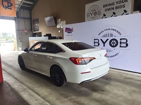 Used 2022 Honda Civic LX image 2