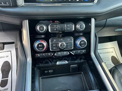 Used 2023 GMC Yukon XL Denali image 19