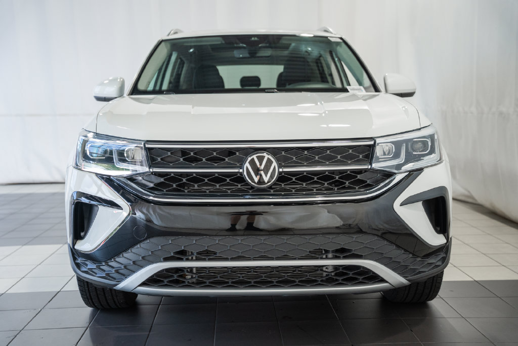 Used 2024 Volkswagen Taos SEL AWD/4WD image 2