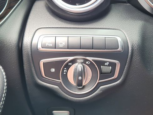 Used 2018 Mercedes-Benz GLC 300 4MATIC image 20