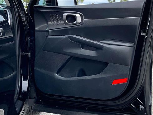 Used 2023 Kia Sorento LX image 21